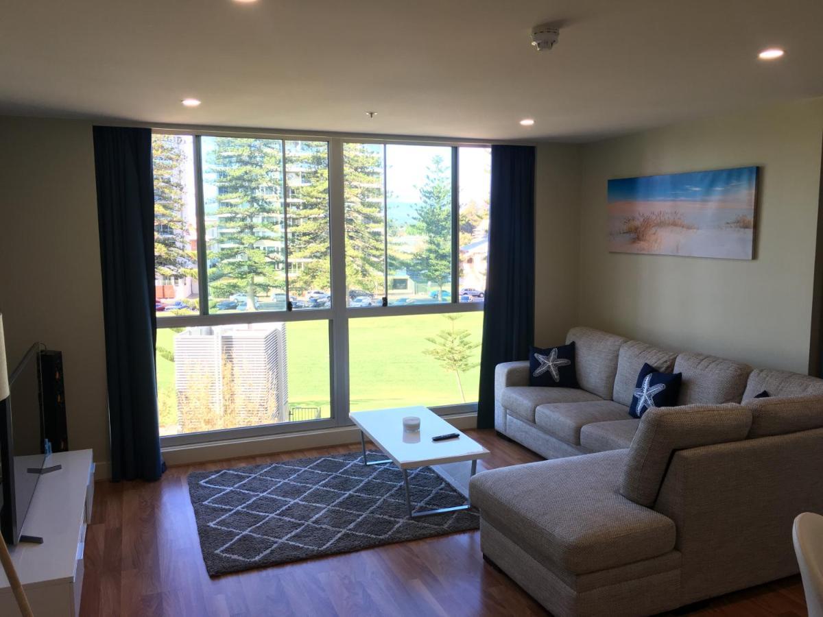 Beachside Luxury Apartments One & Two Bedroom In Beachfront Oaks Pier Building Glenelg Eksteriør billede