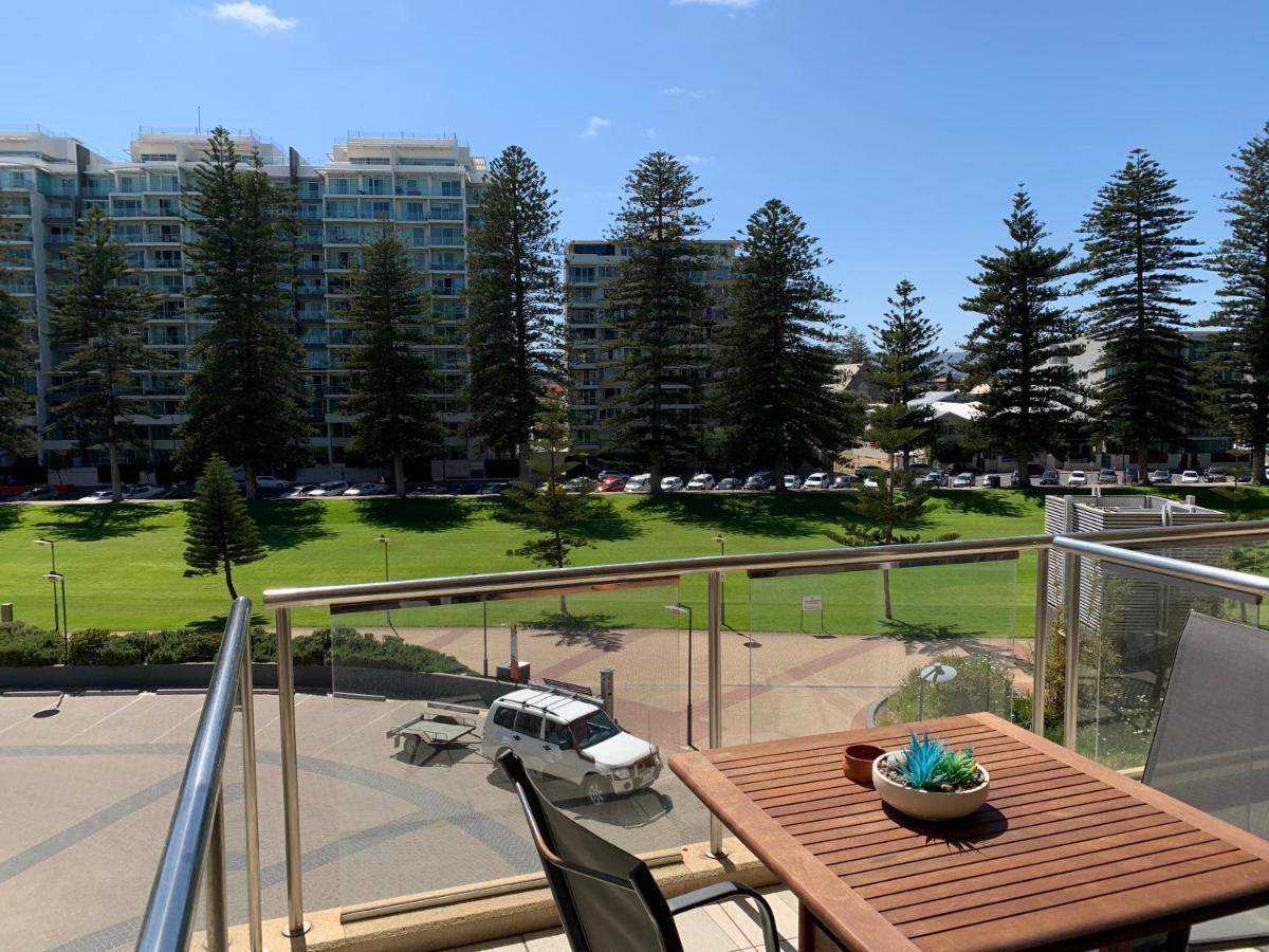 Beachside Luxury Apartments One & Two Bedroom In Beachfront Oaks Pier Building Glenelg Eksteriør billede