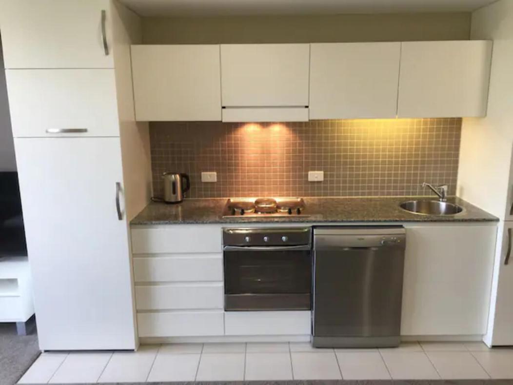 Beachside Luxury Apartments One & Two Bedroom In Beachfront Oaks Pier Building Glenelg Eksteriør billede