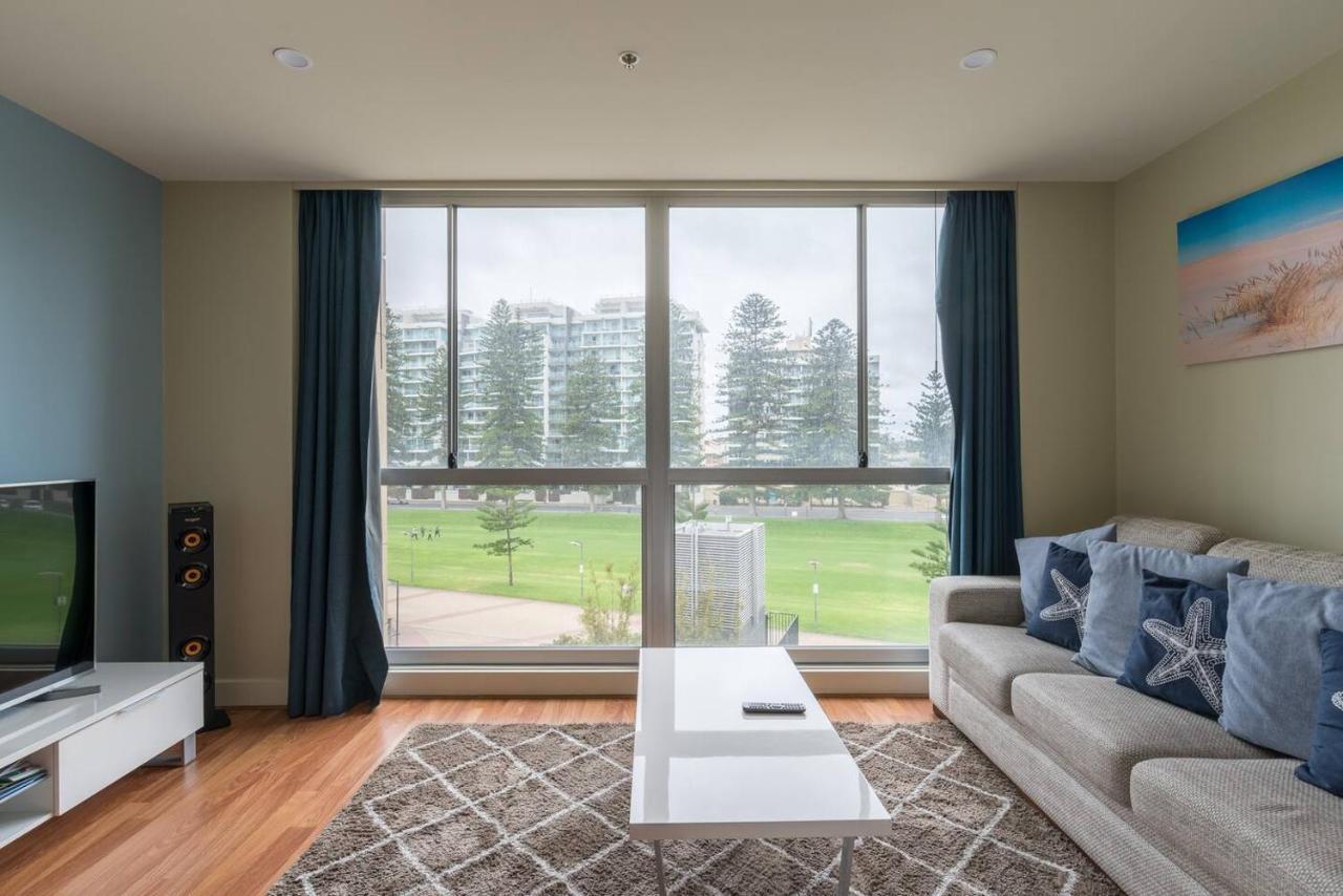 Beachside Luxury Apartments One & Two Bedroom In Beachfront Oaks Pier Building Glenelg Eksteriør billede