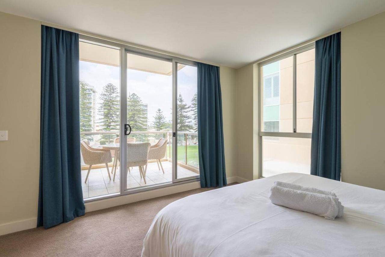 Beachside Luxury Apartments One & Two Bedroom In Beachfront Oaks Pier Building Glenelg Eksteriør billede