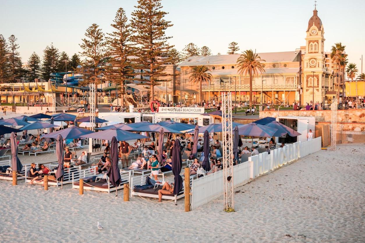 Beachside Luxury Apartments One & Two Bedroom In Beachfront Oaks Pier Building Glenelg Eksteriør billede
