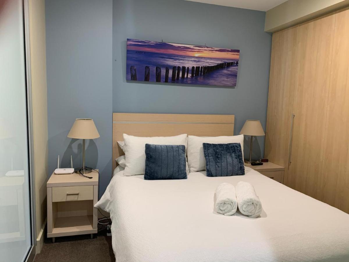 Beachside Luxury Apartments One & Two Bedroom In Beachfront Oaks Pier Building Glenelg Eksteriør billede