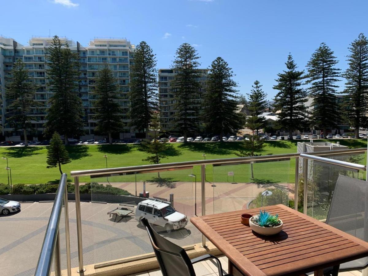 Beachside Luxury Apartments One & Two Bedroom In Beachfront Oaks Pier Building Glenelg Eksteriør billede