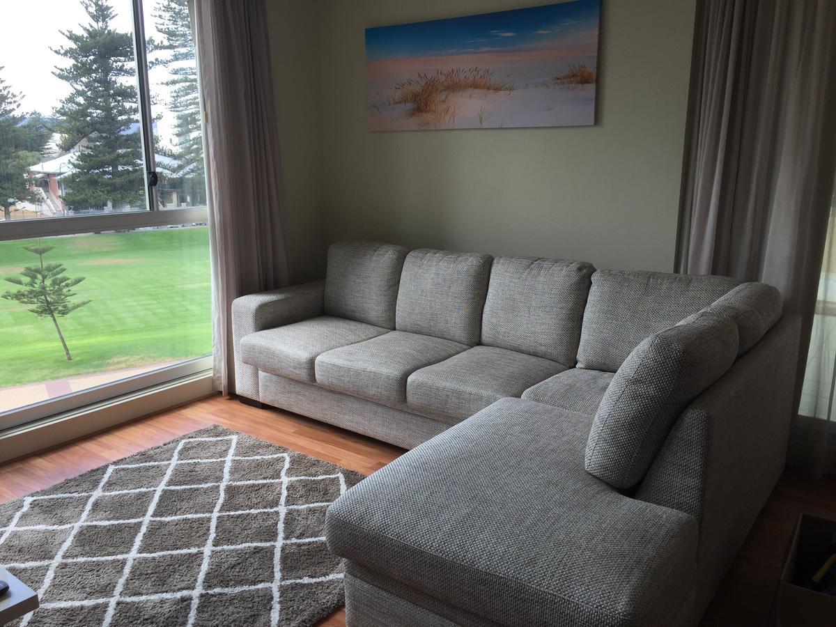 Beachside Luxury Apartments One & Two Bedroom In Beachfront Oaks Pier Building Glenelg Eksteriør billede