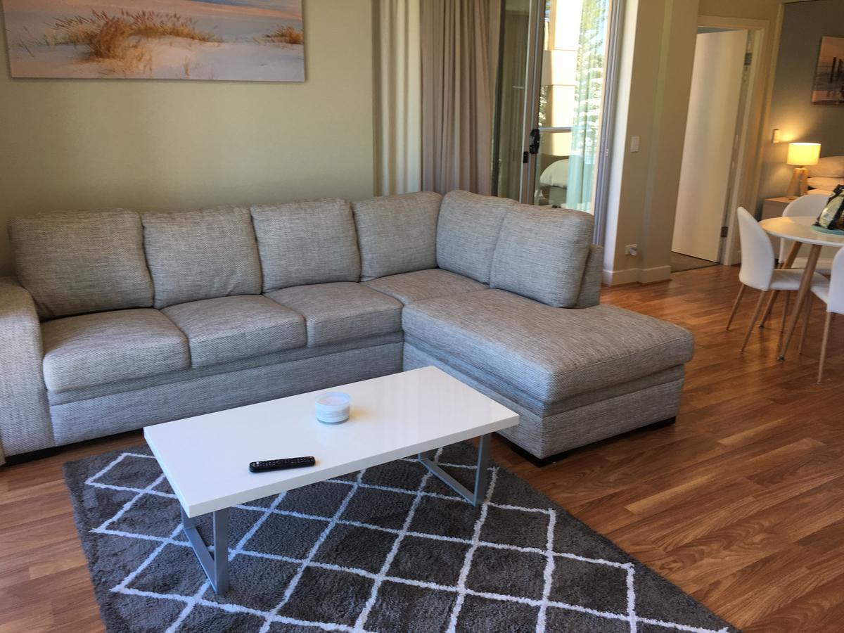 Beachside Luxury Apartments One & Two Bedroom In Beachfront Oaks Pier Building Glenelg Eksteriør billede
