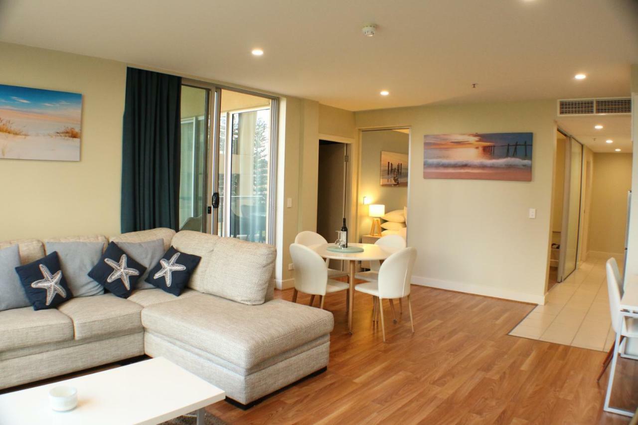 Beachside Luxury Apartments One & Two Bedroom In Beachfront Oaks Pier Building Glenelg Eksteriør billede